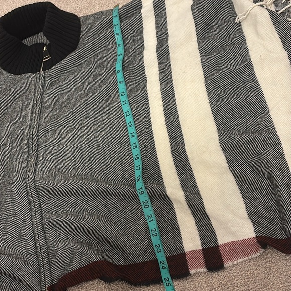 Suzy sheir Plaid wool blend Poncho with zipper - Picture 6 of 14